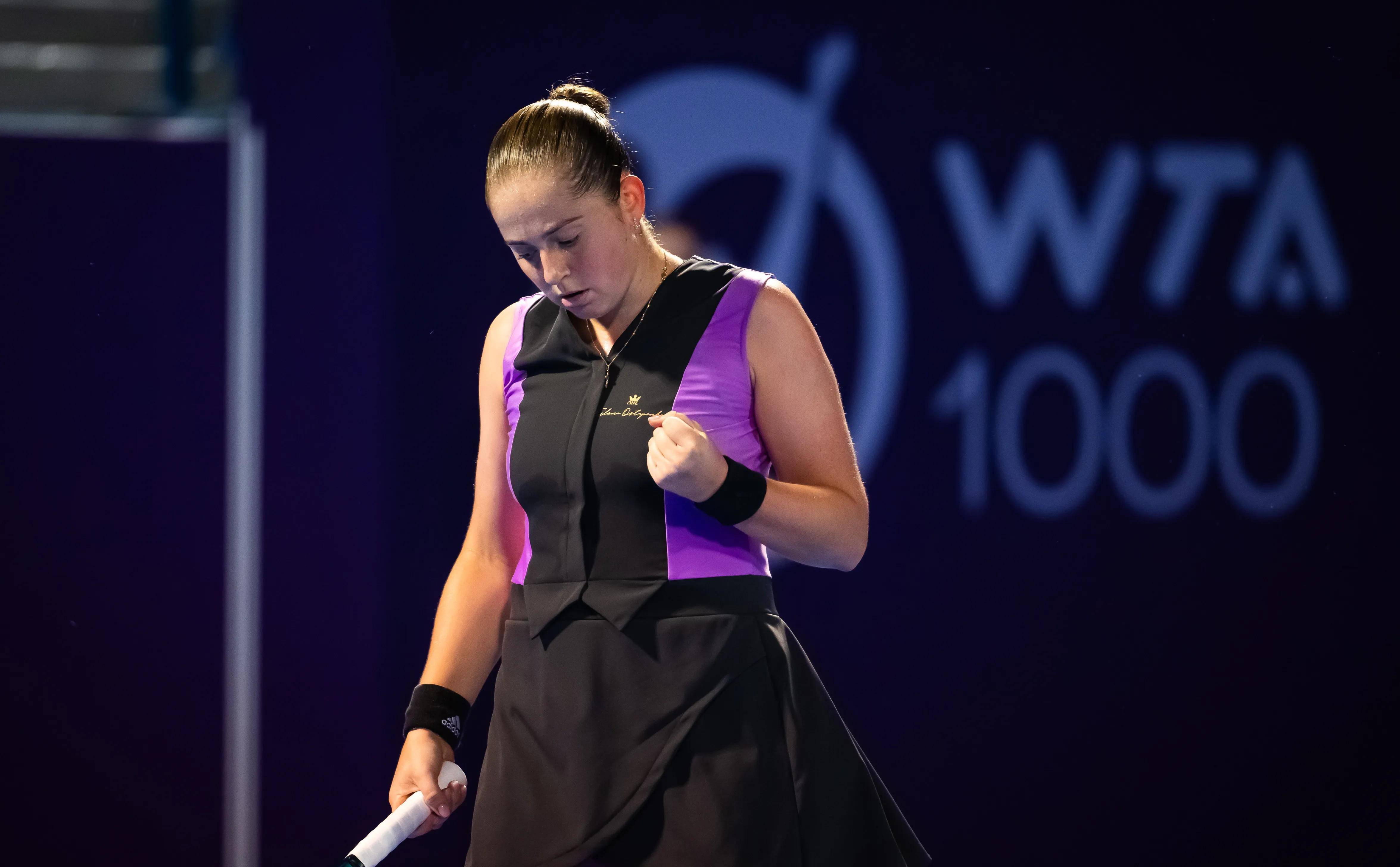 kaiyun app-包含老鹰前途光明！，阿扎伦卡新星晋级下一阶段表现突出气势如虹延续的词条-kaiyun app