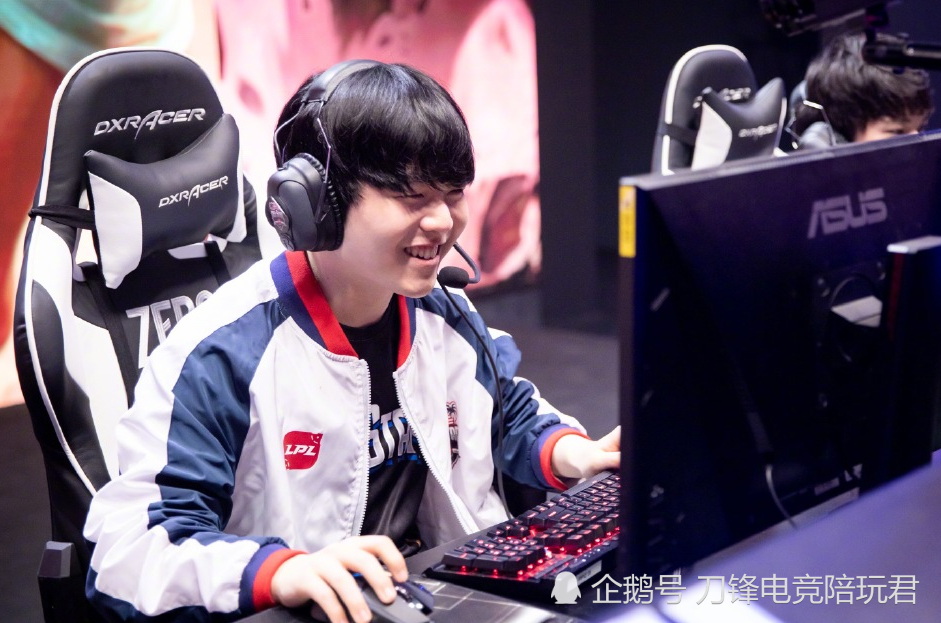 开云体育app-FPX观众热烈欢呼!,Rookie迎来二十赛季出色发挥观众掌声雷动-开云体育app